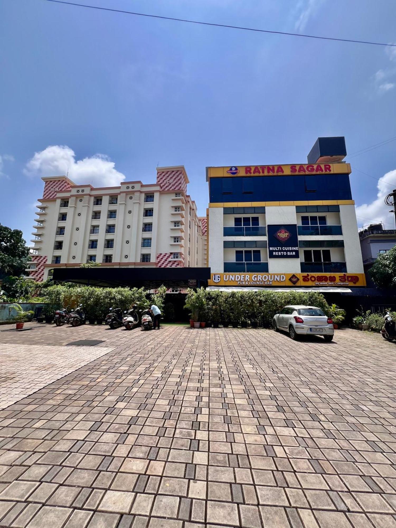 Ratna Sagar Hotel Manipal Buitenkant foto