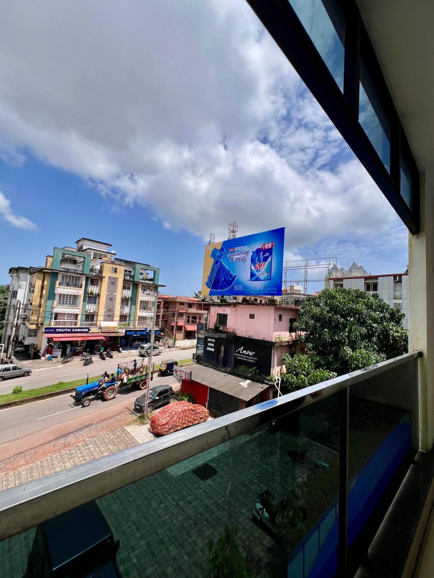 Ratna Sagar Hotel Manipal Buitenkant foto