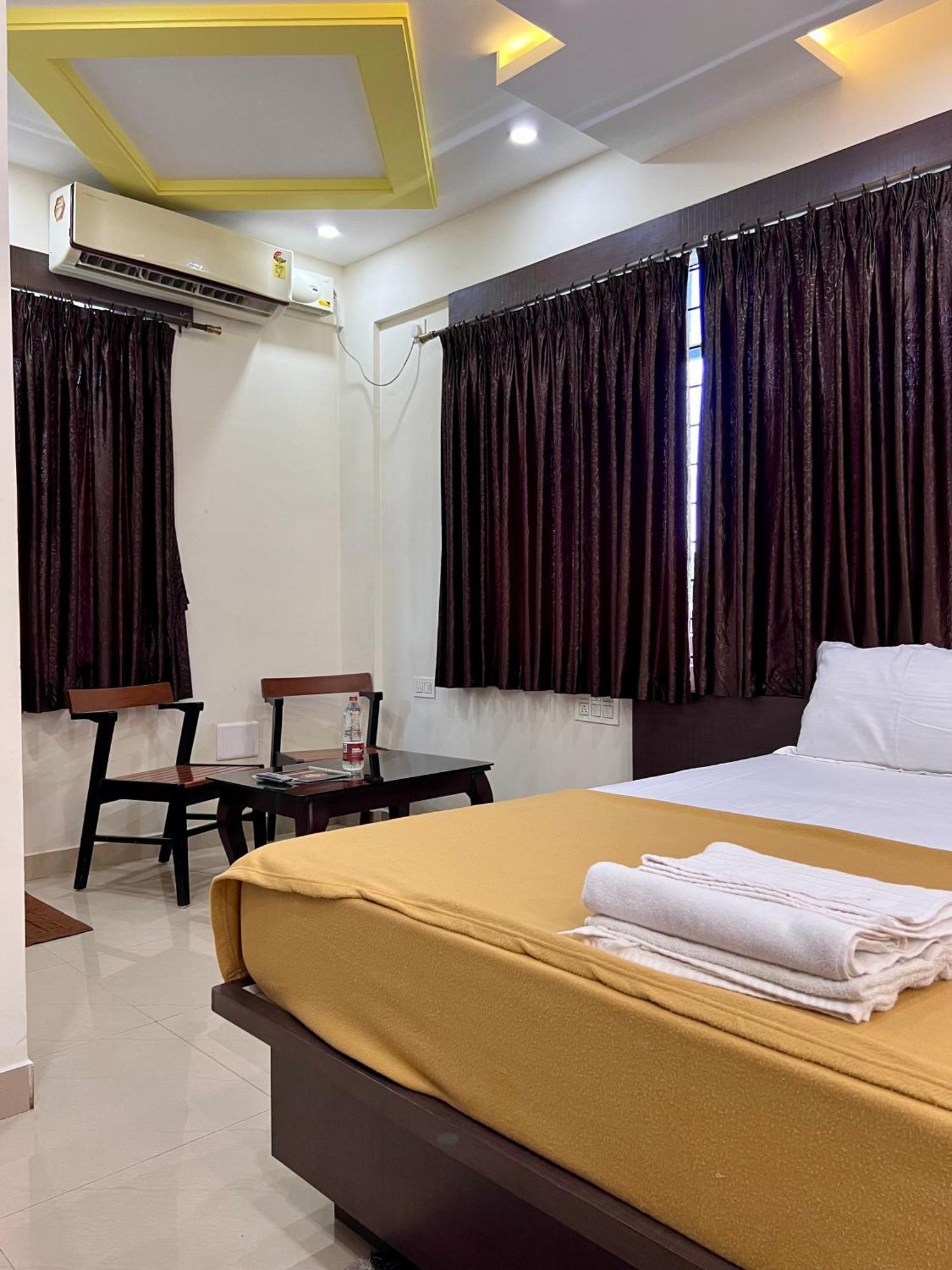 Ratna Sagar Hotel Manipal Buitenkant foto